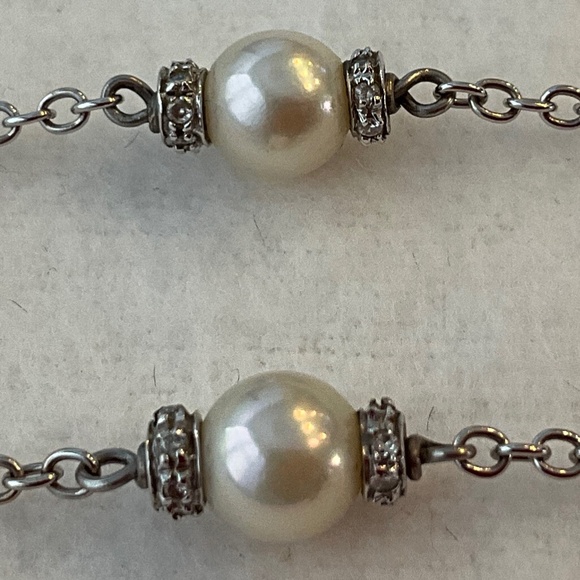 Diamond & Pearl Station 18k White Gold Necklace - Picture 4 of 14